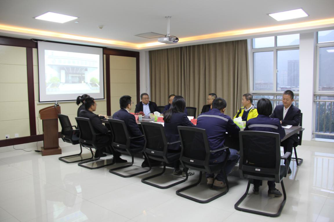 深装总何杰副总裁一行到我公司参观考察